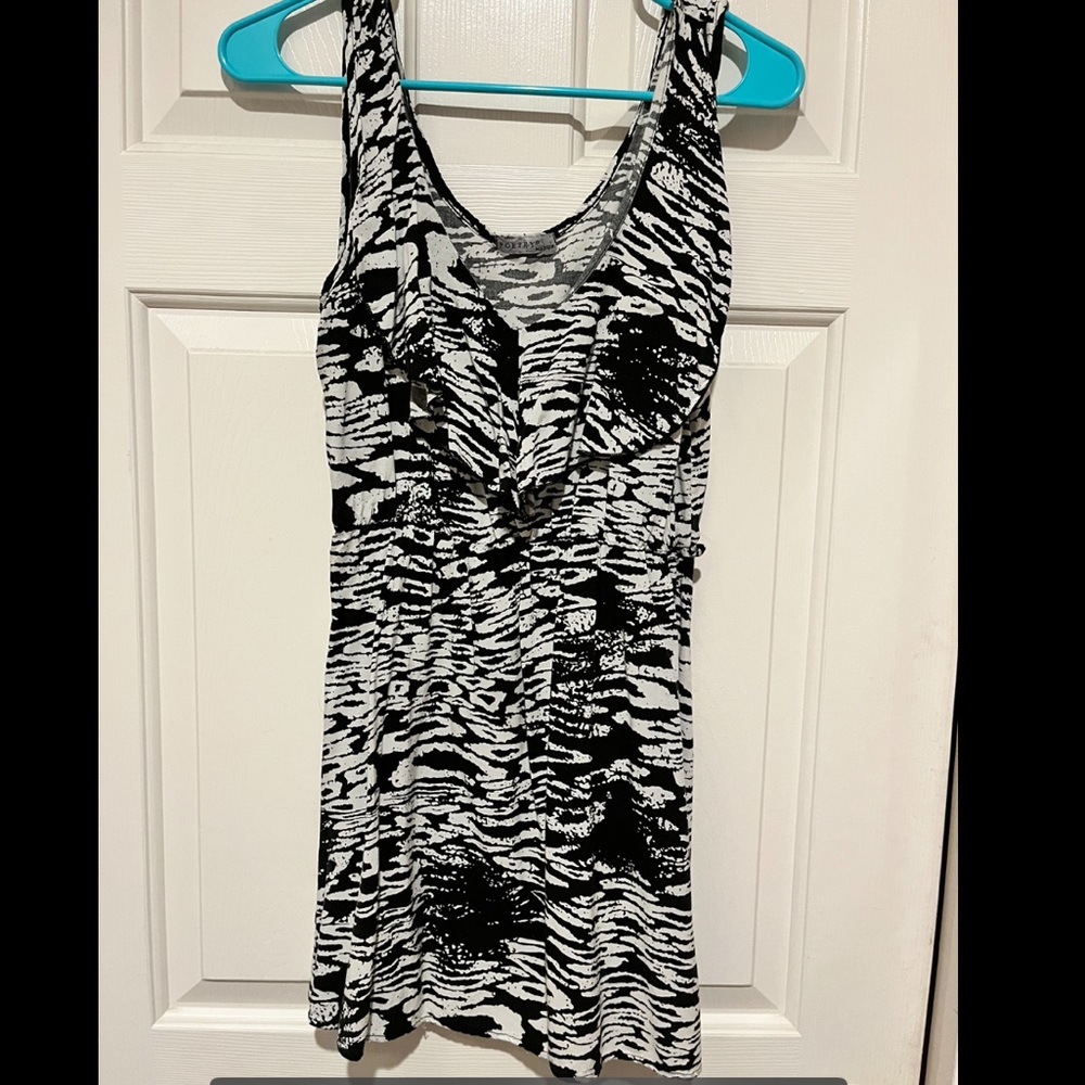 Black and white dress great condition looks great